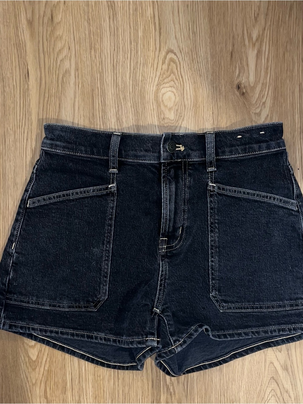 Madewell The Perfect Mid-Length Jean Short - Black Utility Patch Pocket